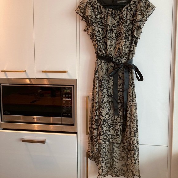 👗Suzy Shier Hi-Low Ruffle Sleeve Belted Dress in Tan/Black👗 - Picture 5 of 7